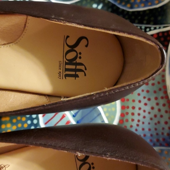 Sofft Brown Pumps w/Button Embellishments - Picture 4 of 10